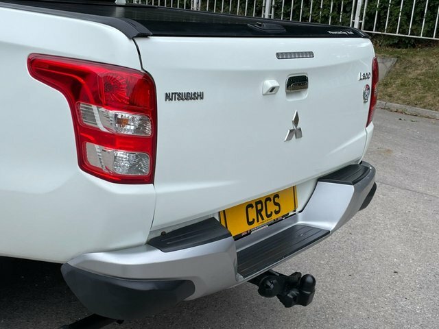 Mitsubishi L200  White #41