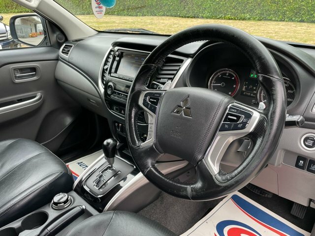 Mitsubishi L200  White #15