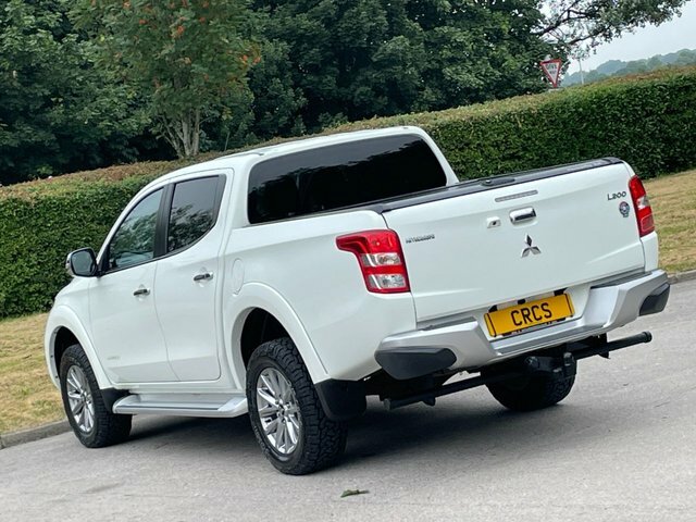 Mitsubishi L200  White #29