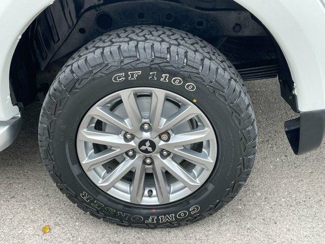 Mitsubishi L200  White #40