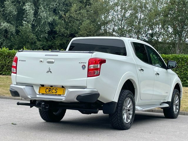 Mitsubishi L200  White #38