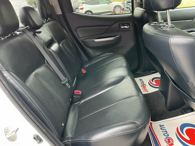 Mitsubishi L200  White #25
