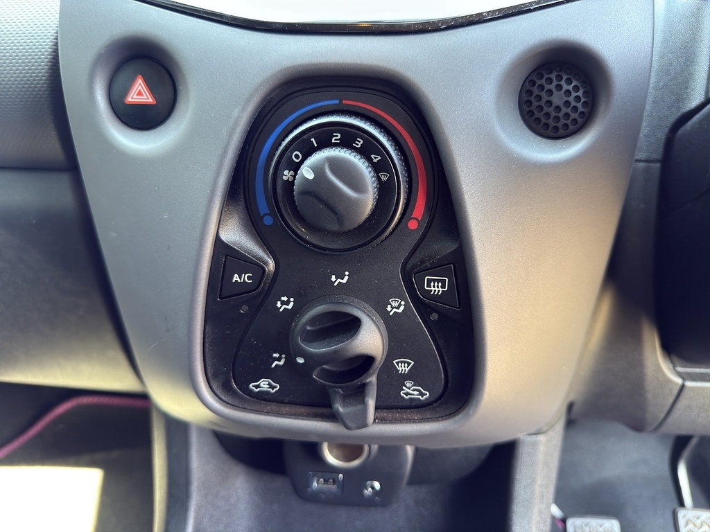 Peugeot 108 Peugeot 108 Allure Black #31