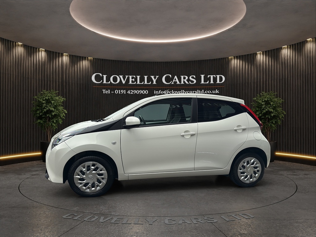 Toyota Aygo 1.0 Vvt-i X-play Hatchback Euro White #6