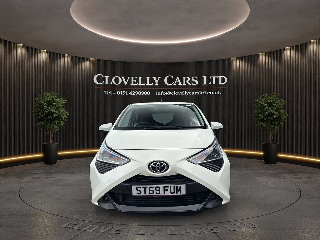 Toyota Aygo 1.0 Vvt-i X-play Hatchback Euro White #4
