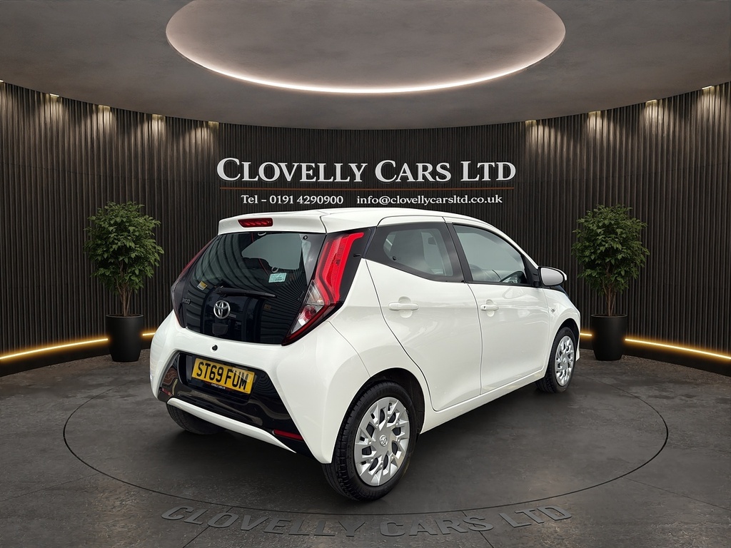 Toyota Aygo 1.0 Vvt-i X-play Hatchback Euro White #3
