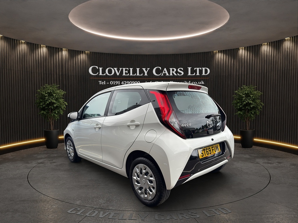 Toyota Aygo 1.0 Vvt-i X-play Hatchback Euro White #5