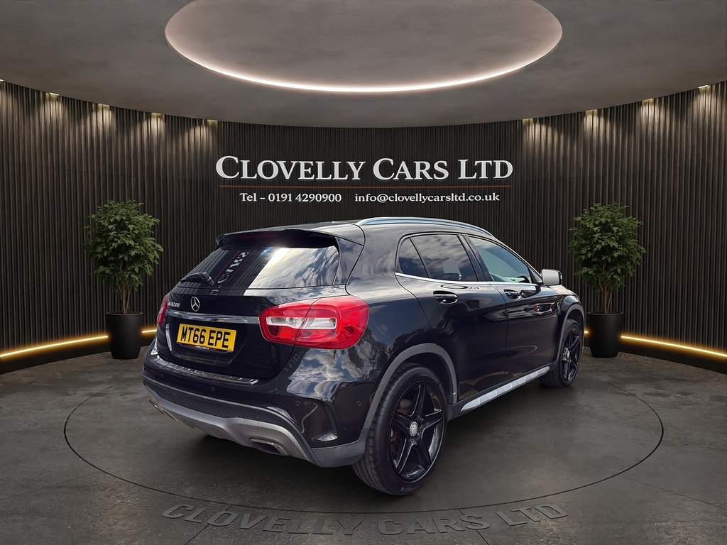 Mercedes-Benz GLA Class 1.6 Gla200 Amg Line Executive Suv 7G- Black #4