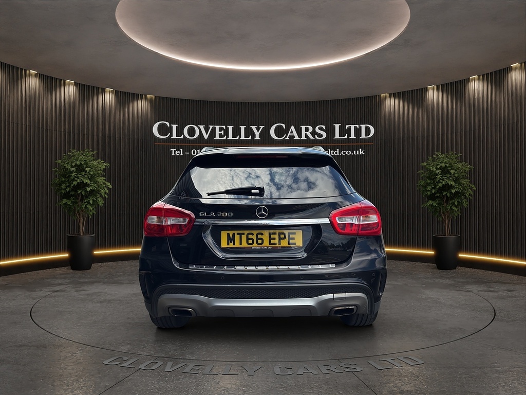 Mercedes-Benz GLA Class 1.6 Gla200 Amg Line Executive Suv 7G- Black #5