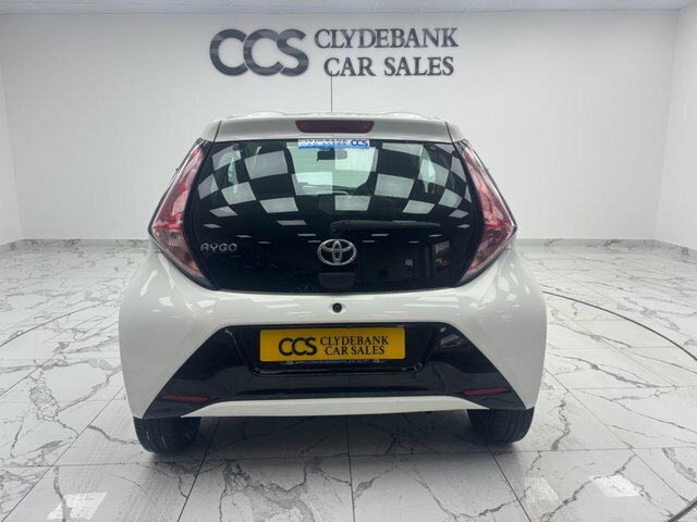 Toyota Aygo 1.0 Vvt-i X-play Hatchback Euro White #4