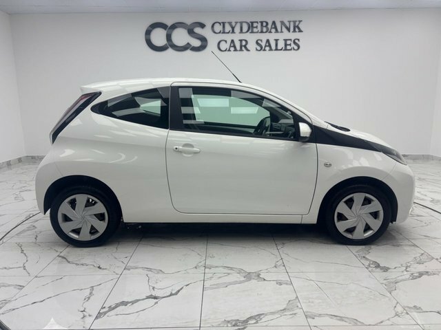 Toyota Aygo 1.0 Vvt-i X-play Hatchback Euro White #2