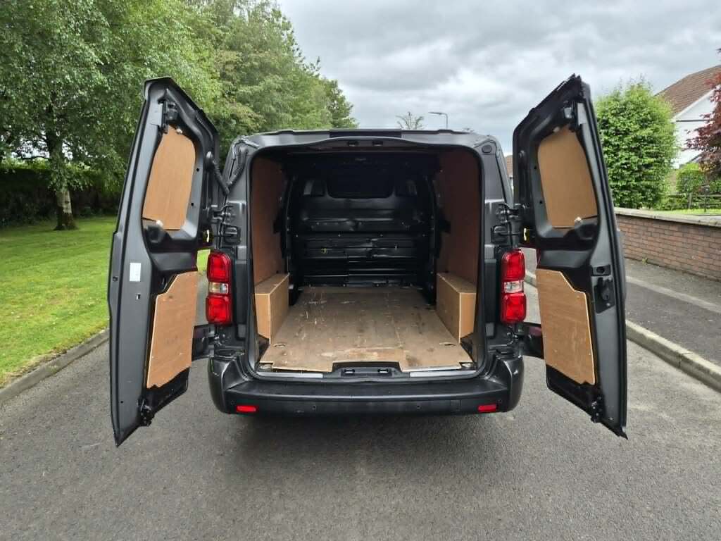 Vauxhall Vivaro L1h1 F3100 Sportive 145 Bhp Black Euro 6 Swb Van Black #9