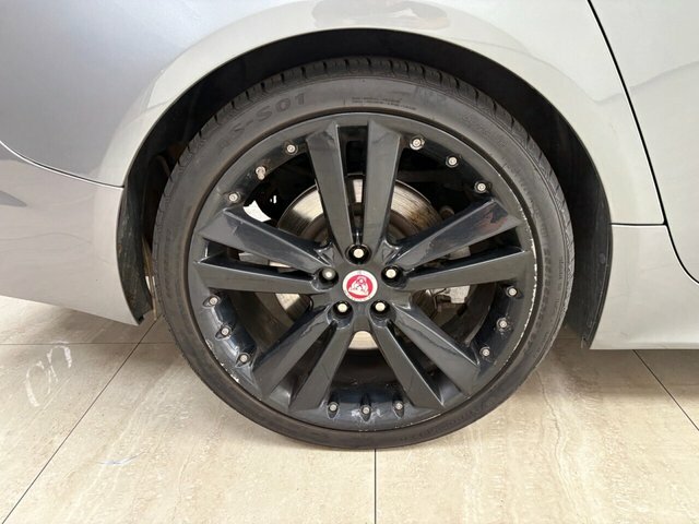 Jaguar XF D Premium Luxury Black #9