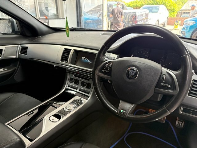 Jaguar XF D Premium Luxury Black #10