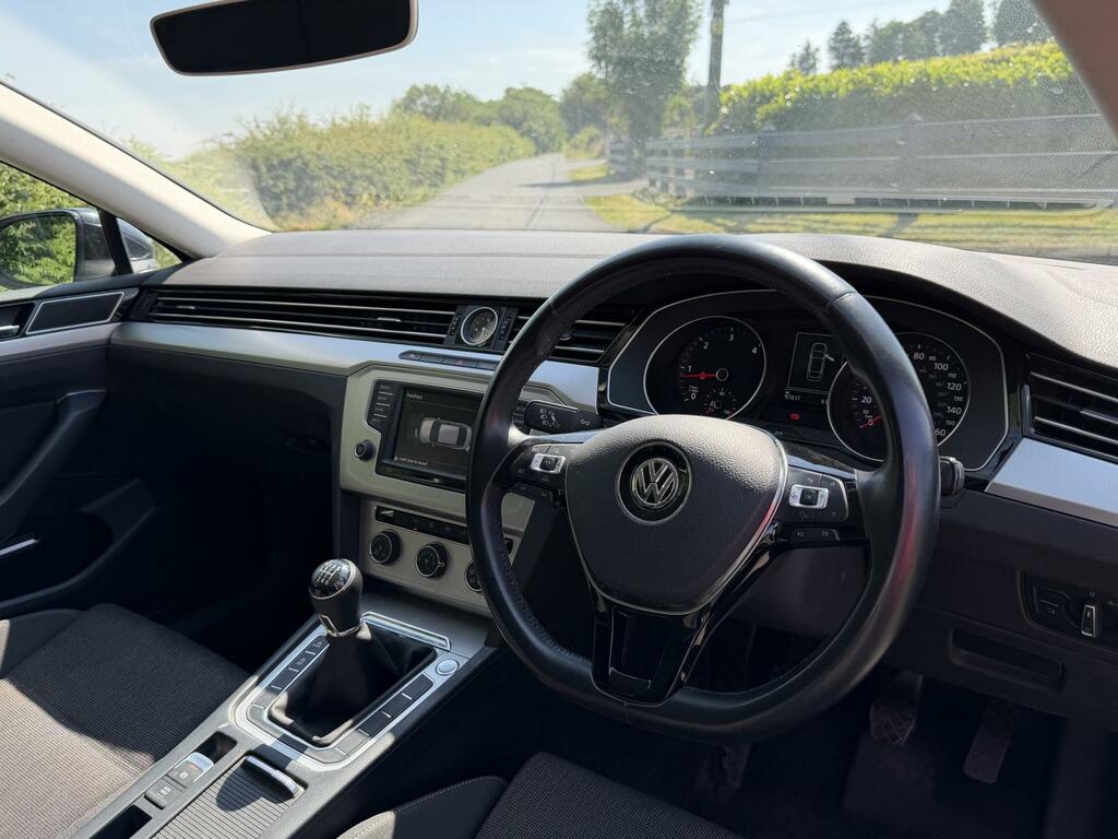 Volkswagen Passat Se Black #4