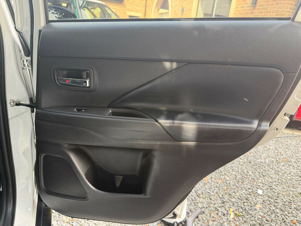 Mitsubishi Outlander 2.0 Juro Cvt Red #28