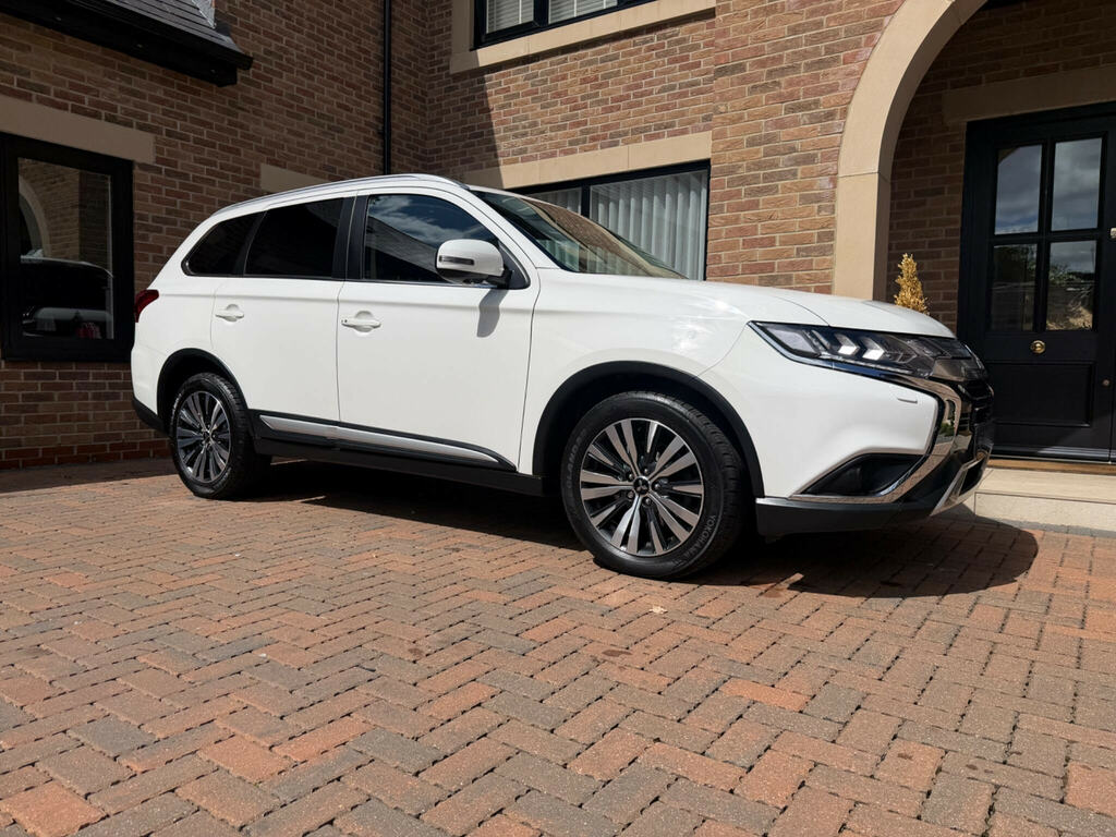 Mitsubishi Outlander 2.0 Mivec 4 Cvt 4Wd Euro 6 Ss White #2