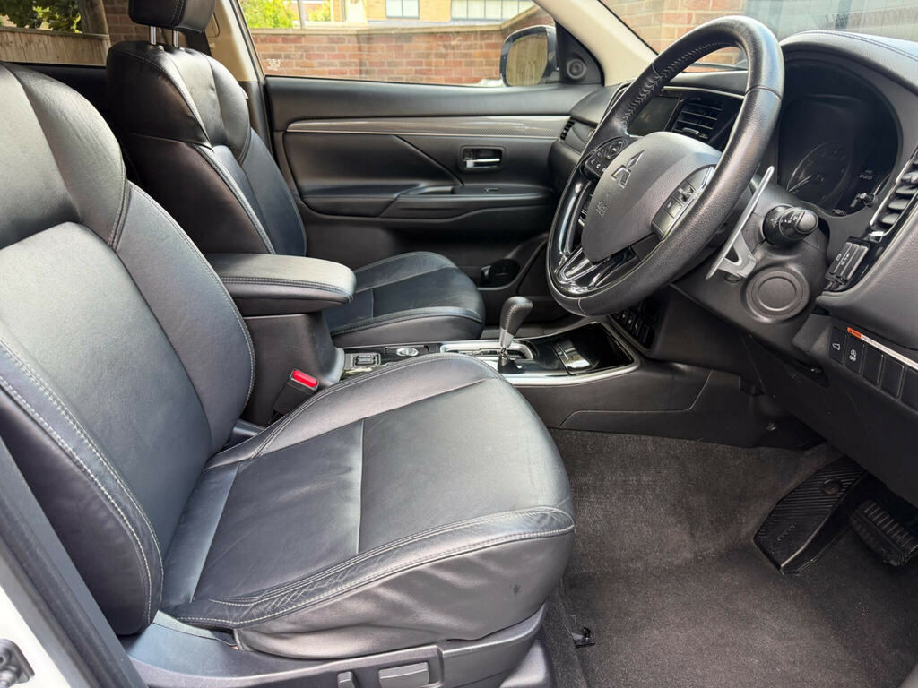 Mitsubishi Outlander 2.0 Juro Cvt Red #13