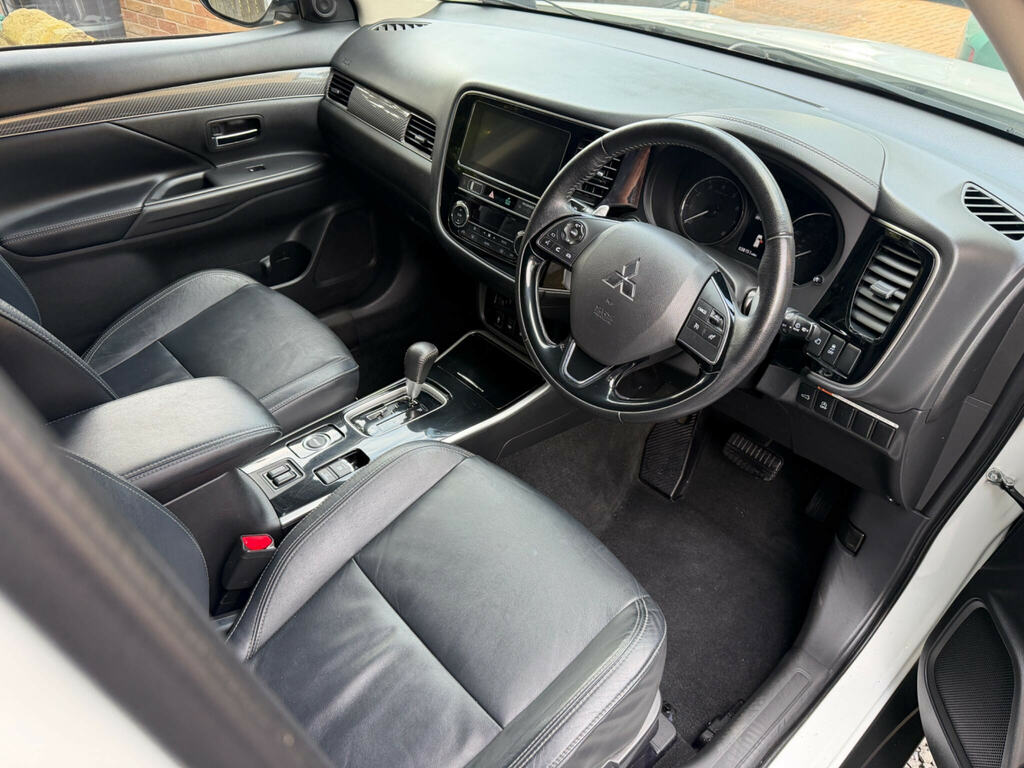 Mitsubishi Outlander 2.0 Juro Cvt Red #39