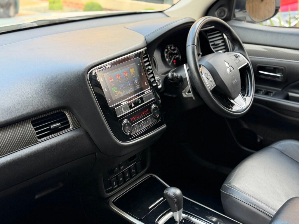 Mitsubishi Outlander 2.0 Juro Cvt Red #12