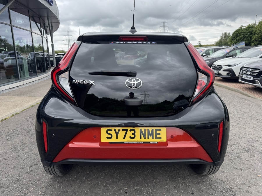 Toyota Aygo X 1.0 Vvt-i Edge Red #6
