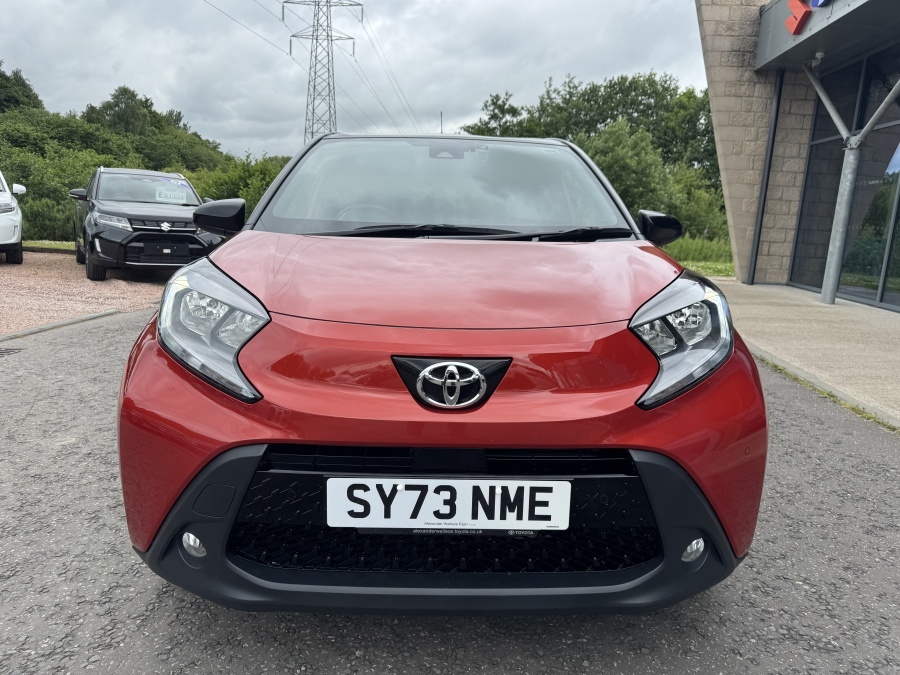 Toyota Aygo X 1.0 Vvt-i Edge Red #2