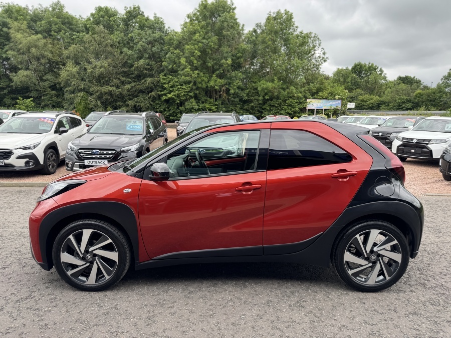Toyota Aygo X 1.0 Vvt-i Edge Red #4