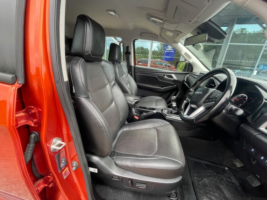 Isuzu D-Max V-cross Dcb Truck Of The Year 2024 Orange #13