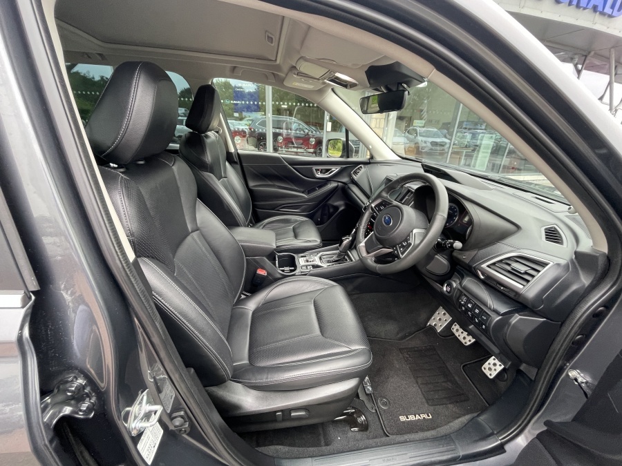 Subaru Forester E-boxer Xe Silver #14