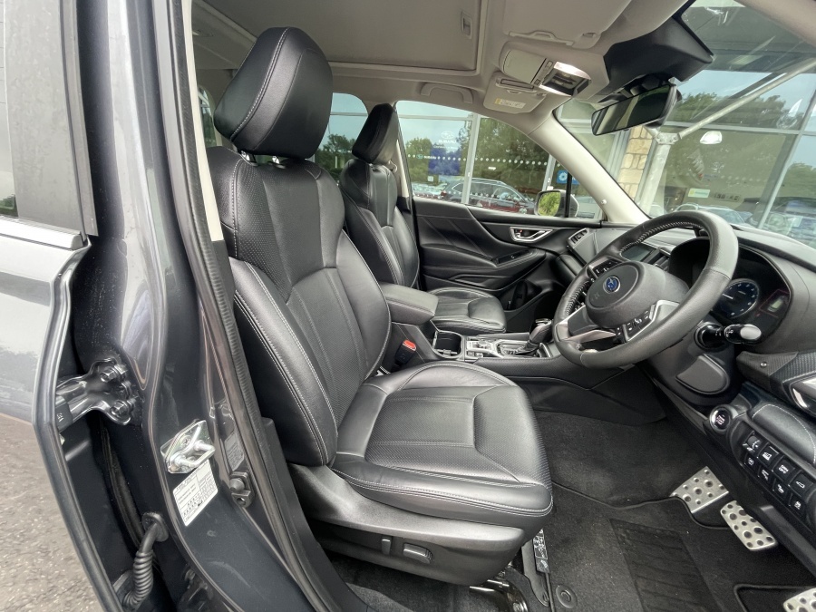 Subaru Forester E-boxer Xe Silver #13