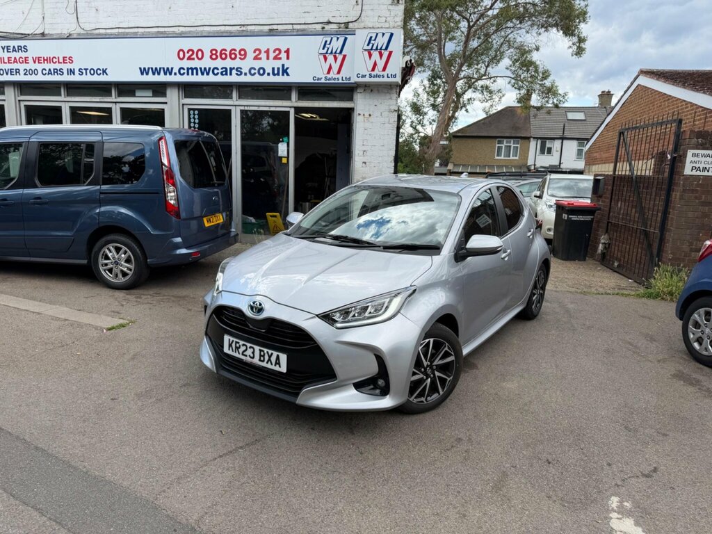 Toyota Yaris 1.5 Vvt-h Design E-cvt Euro 6 Ss Silver