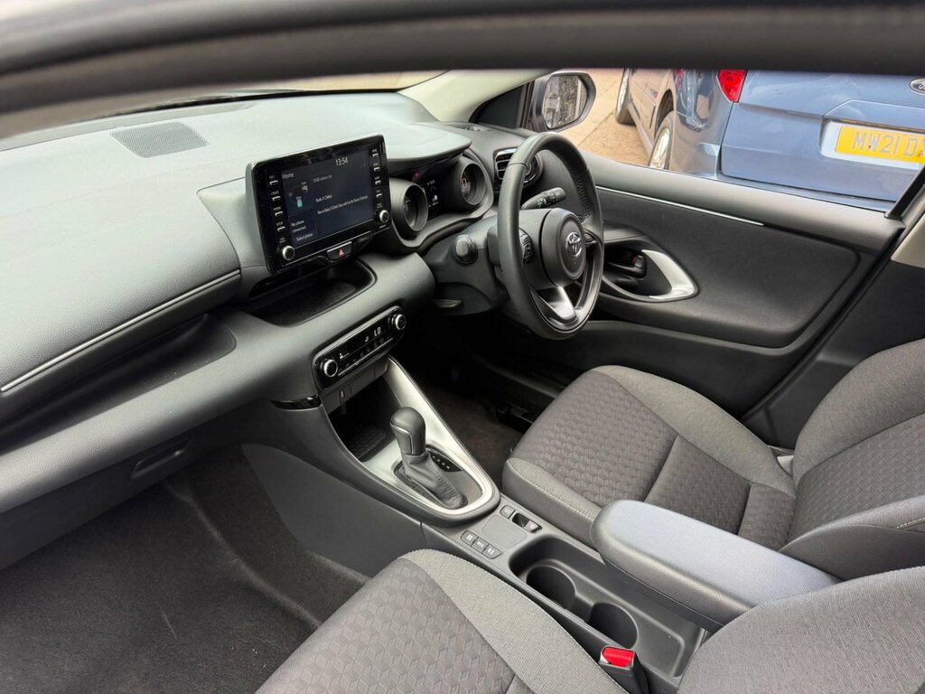 Toyota Yaris 1.5 Vvt-h Design E-cvt Euro 6 Ss Silver #2