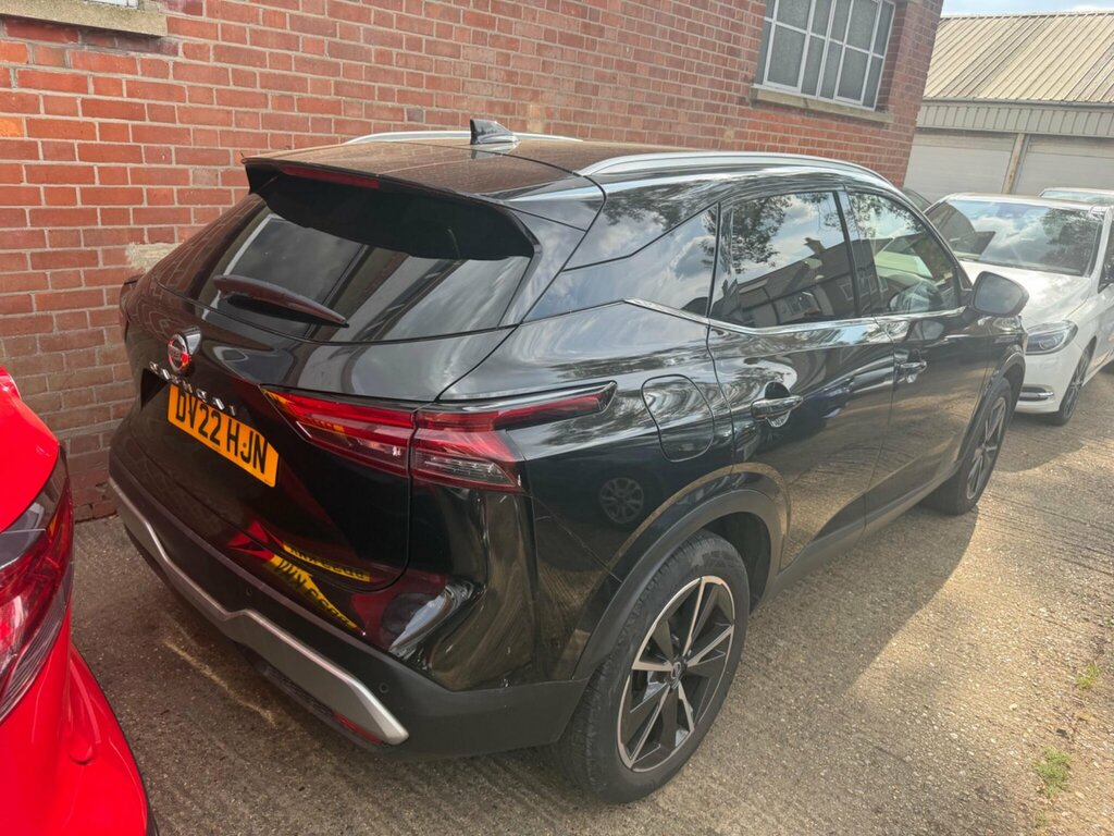 Nissan Qashqai Tekna Red #10