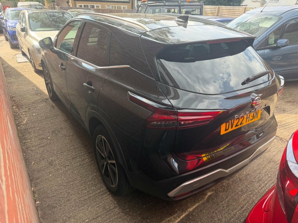 Nissan Qashqai Tekna Red #9