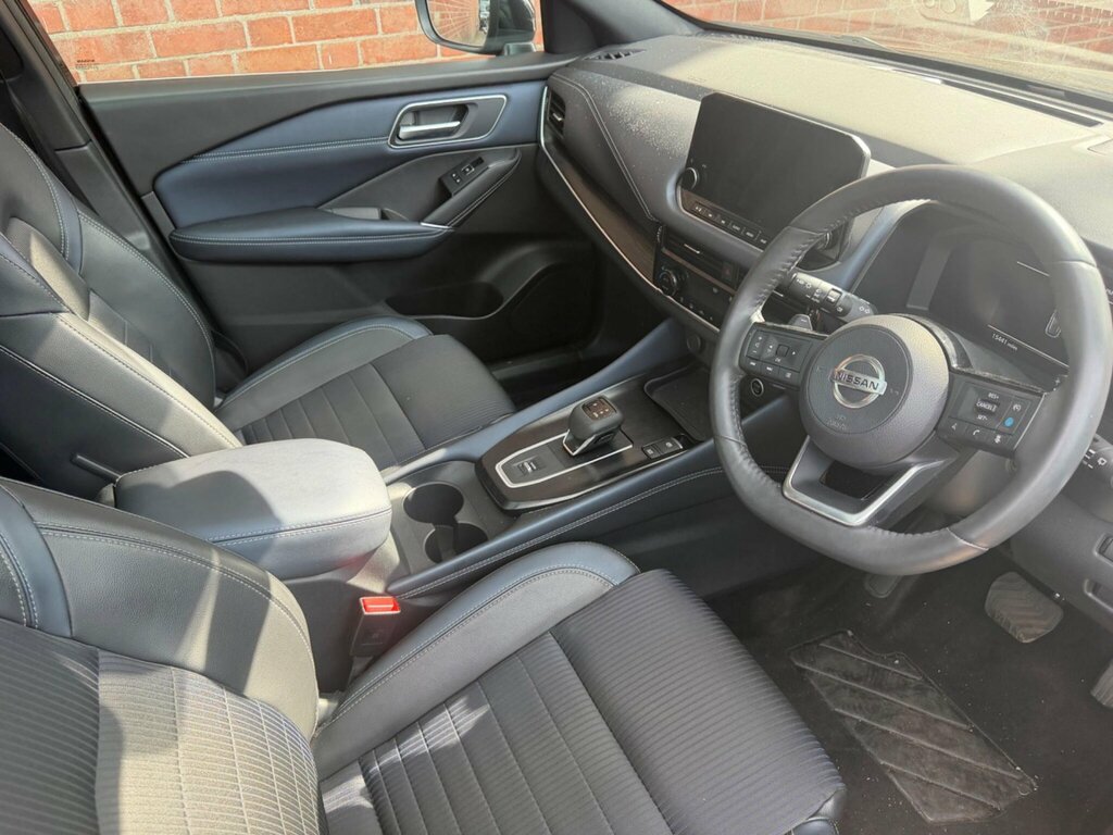 Nissan Qashqai Tekna Red #13