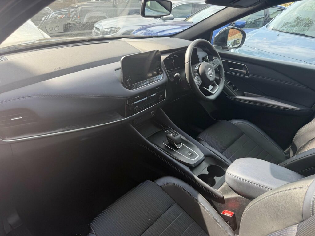 Nissan Qashqai Tekna Red #7