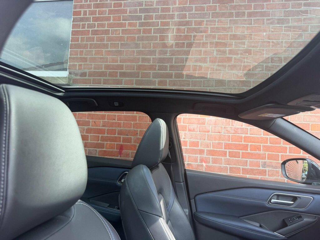 Nissan Qashqai Tekna Red #11