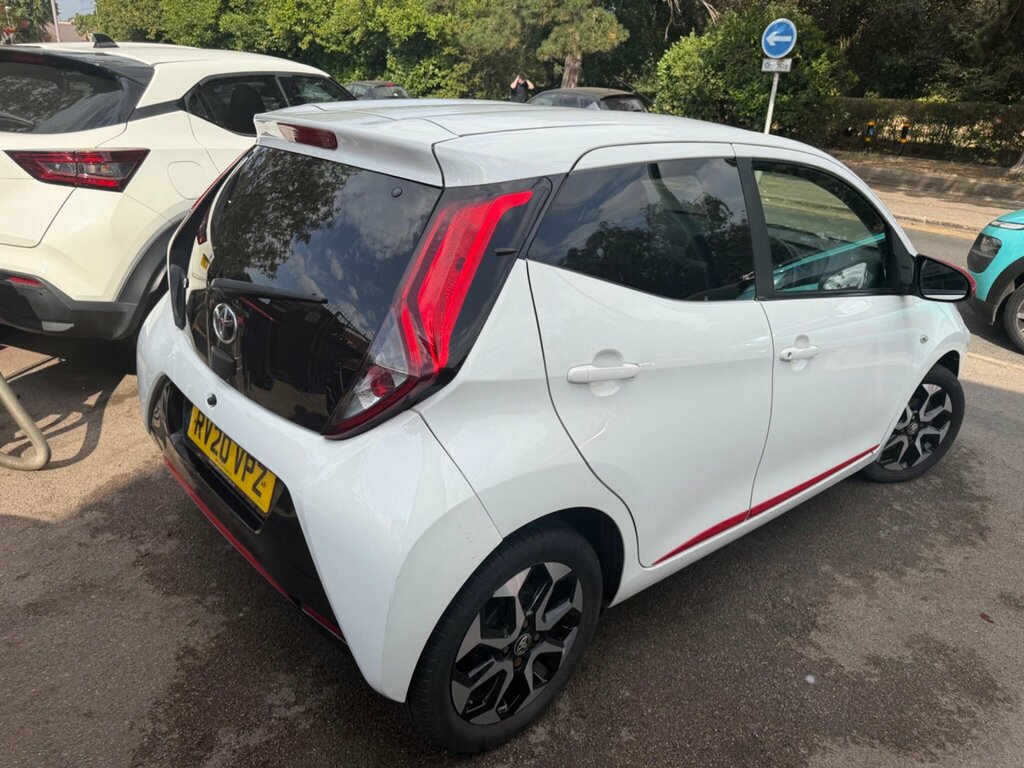 Toyota Aygo 1.0 Vvt-i X-trend Funroof X-shift Euro 6 White #2