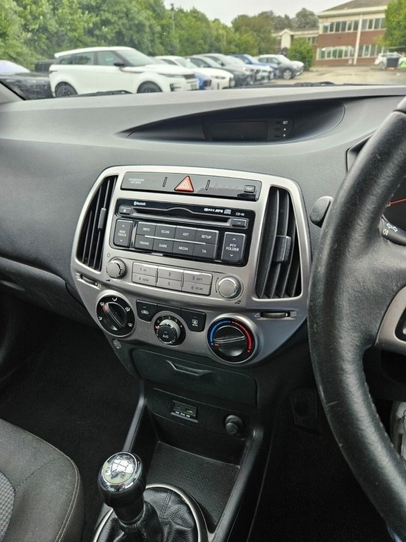 Hyundai I20 1.2 Classic 84 Bhp Red #13