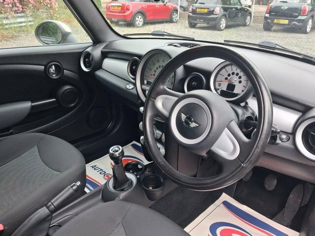 Mini Convertible 1.6 Cooper D White #8