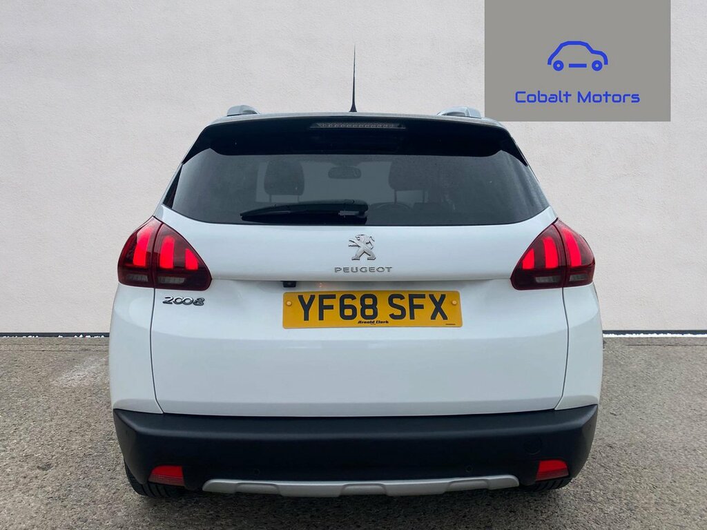 Peugeot 2008 1.2 Puretech Allure Premium Suv White #5