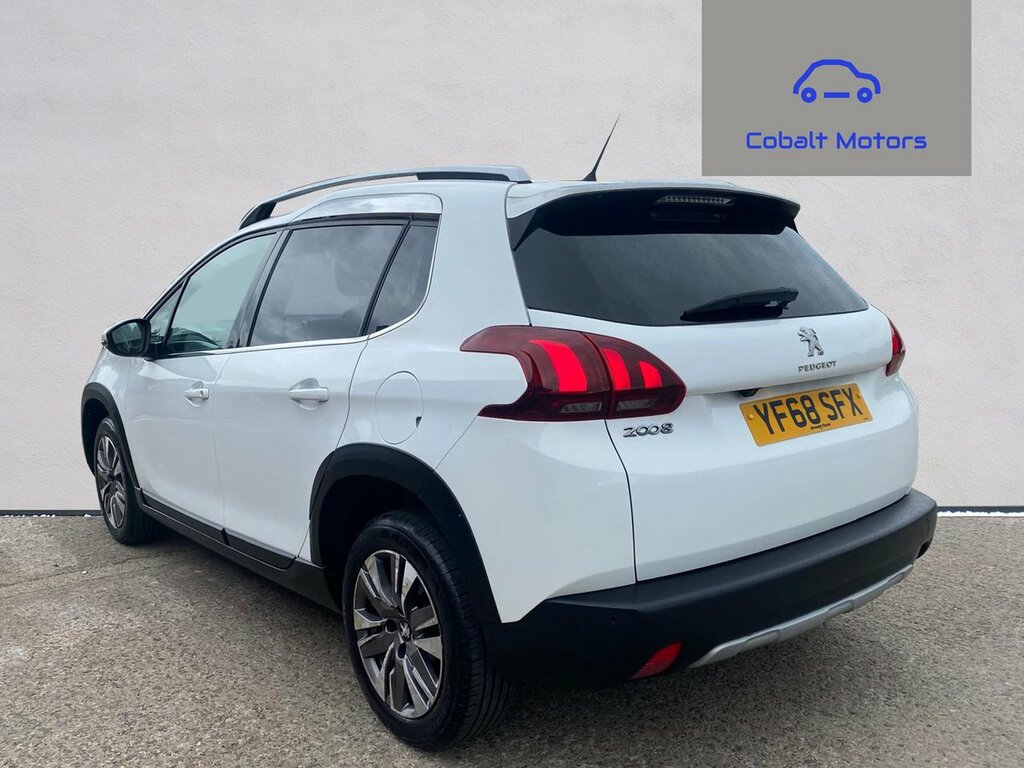 Peugeot 2008 1.2 Puretech Allure Premium Suv White #2