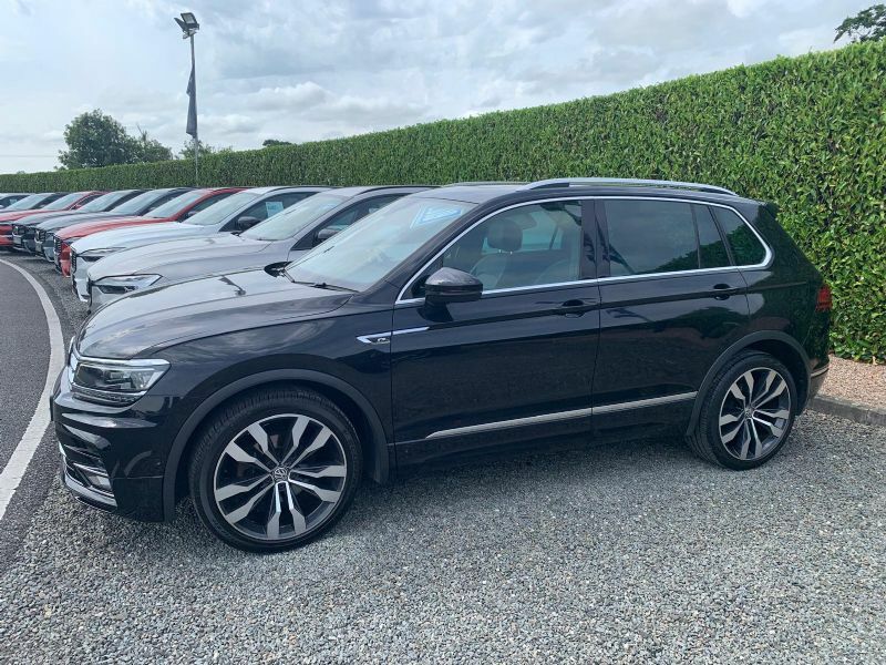 Volkswagen Tiguan R CF19JNU Black #2