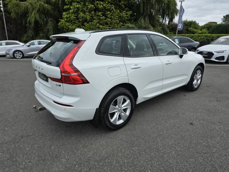 Volvo XC60 Momentum 2.0 B4 Mhev Awd FY22WXN White #5