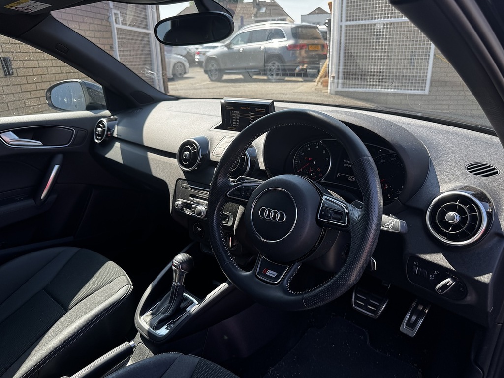 Audi A1 1.4 Tfsi S Line Sportback S Tronic Euro Black #4