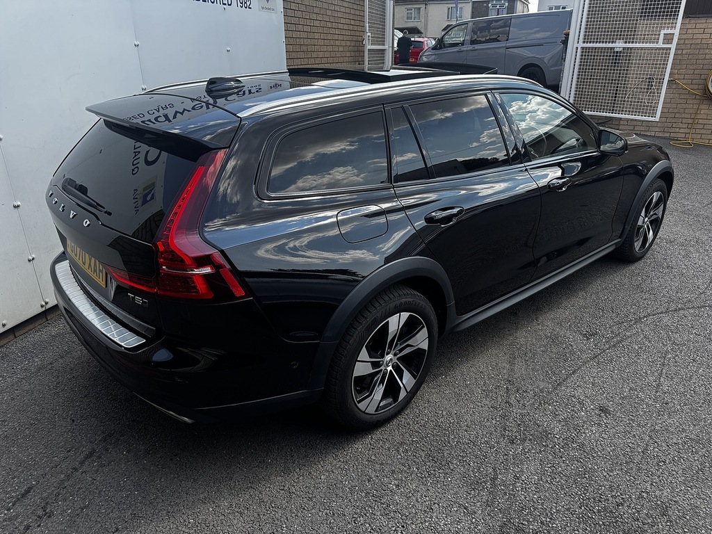 Volvo V60 Cross Country 2.0 T5 Plus Estate Awd Euro 6 Ss Black #2