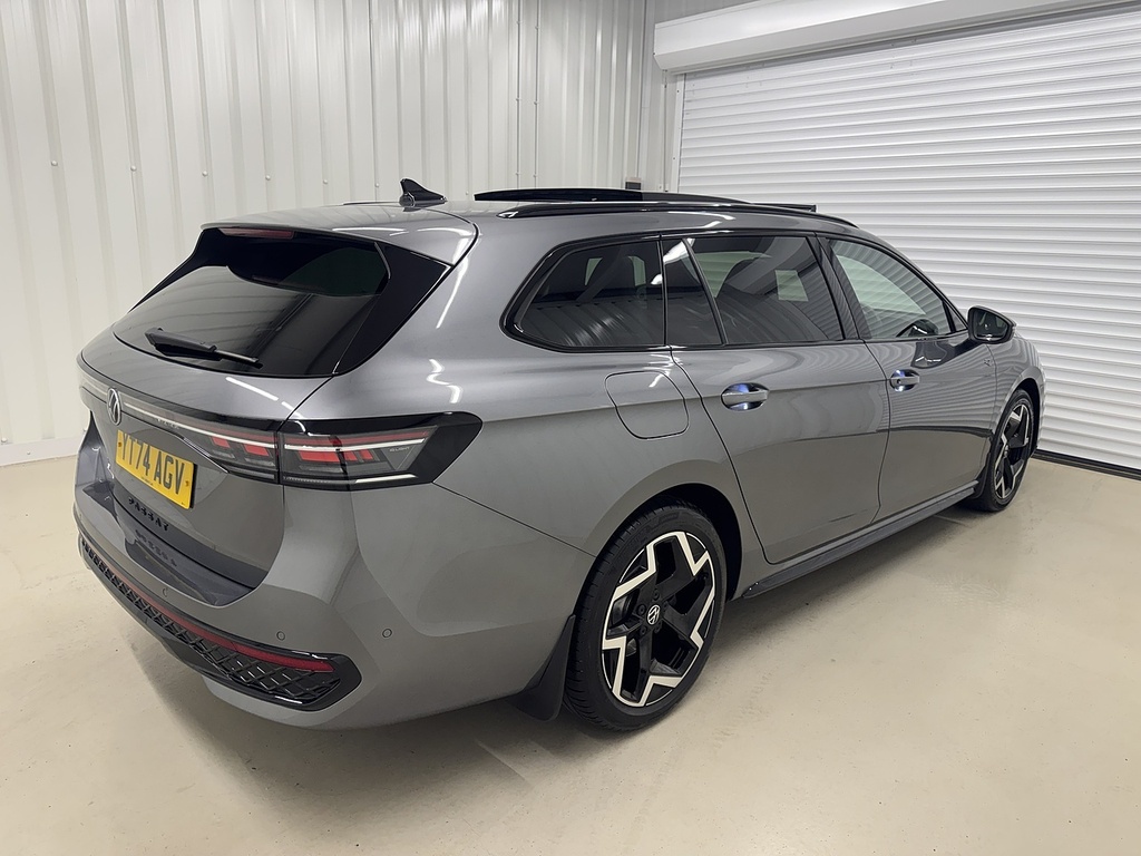 Volkswagen Passat 1.5 Etsi Mhev R-line Estate Hybrid Dsg Grey #6