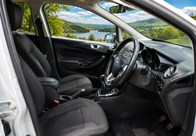 Ford Fiesta 1.0T Ecoboost Titanium Hatchback White #2
