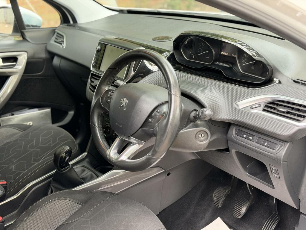 Peugeot 2008 Active White #2
