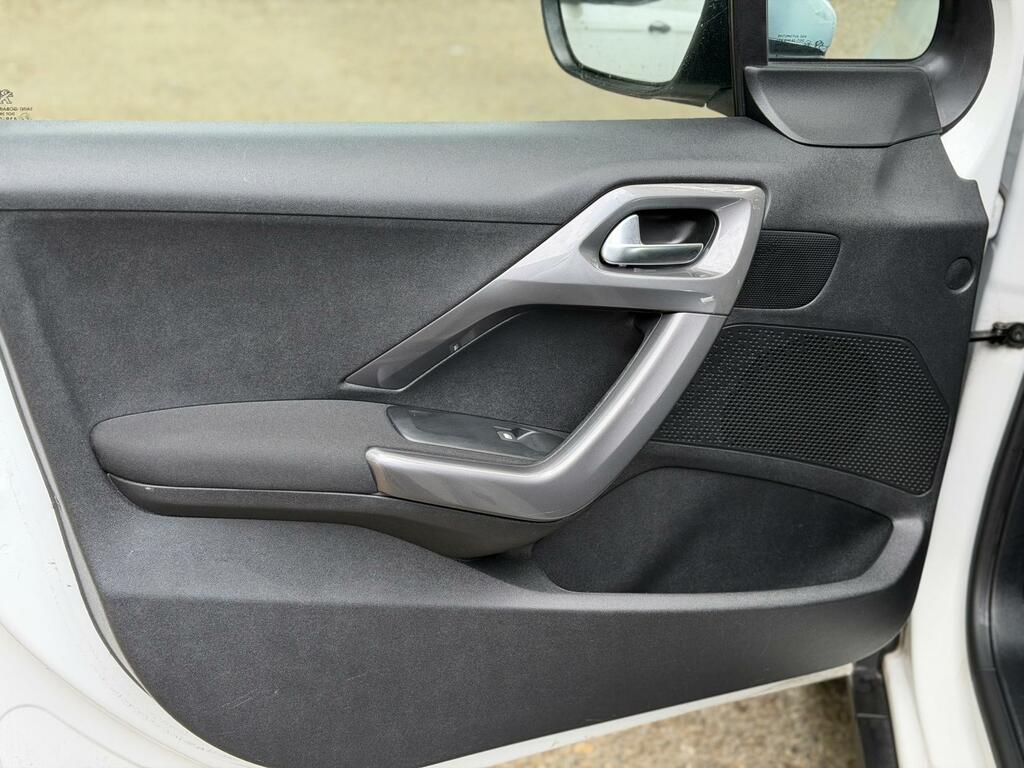 Peugeot 2008 1.2 Puretech Active Euro 6 White #20